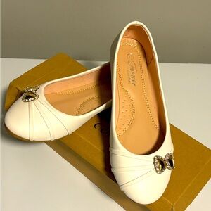 White bow accessory flat | EUC